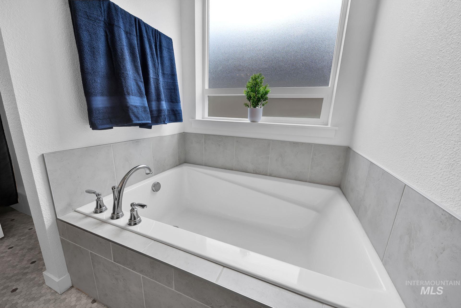 17032 Thomas Paine Way Property Photo 49