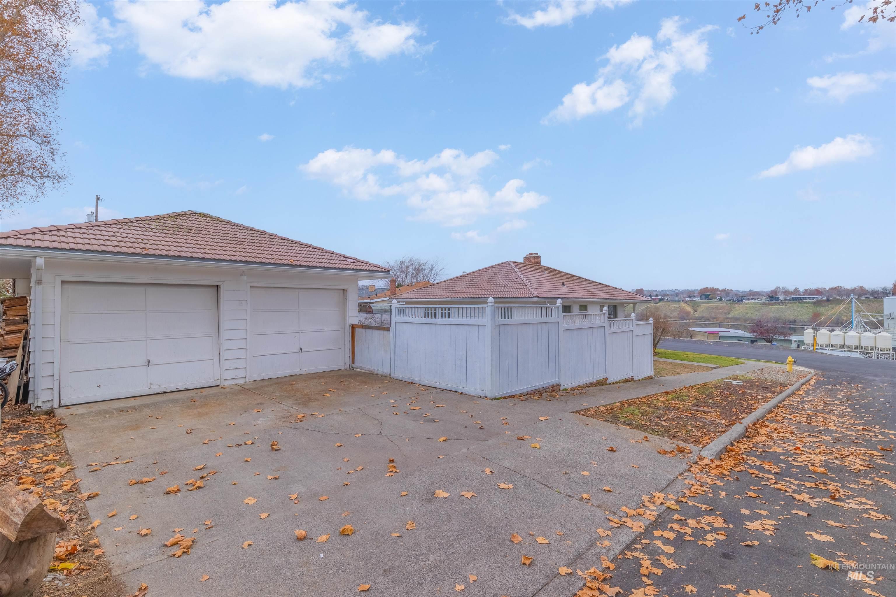 106 13th Avenue Property Photo 7