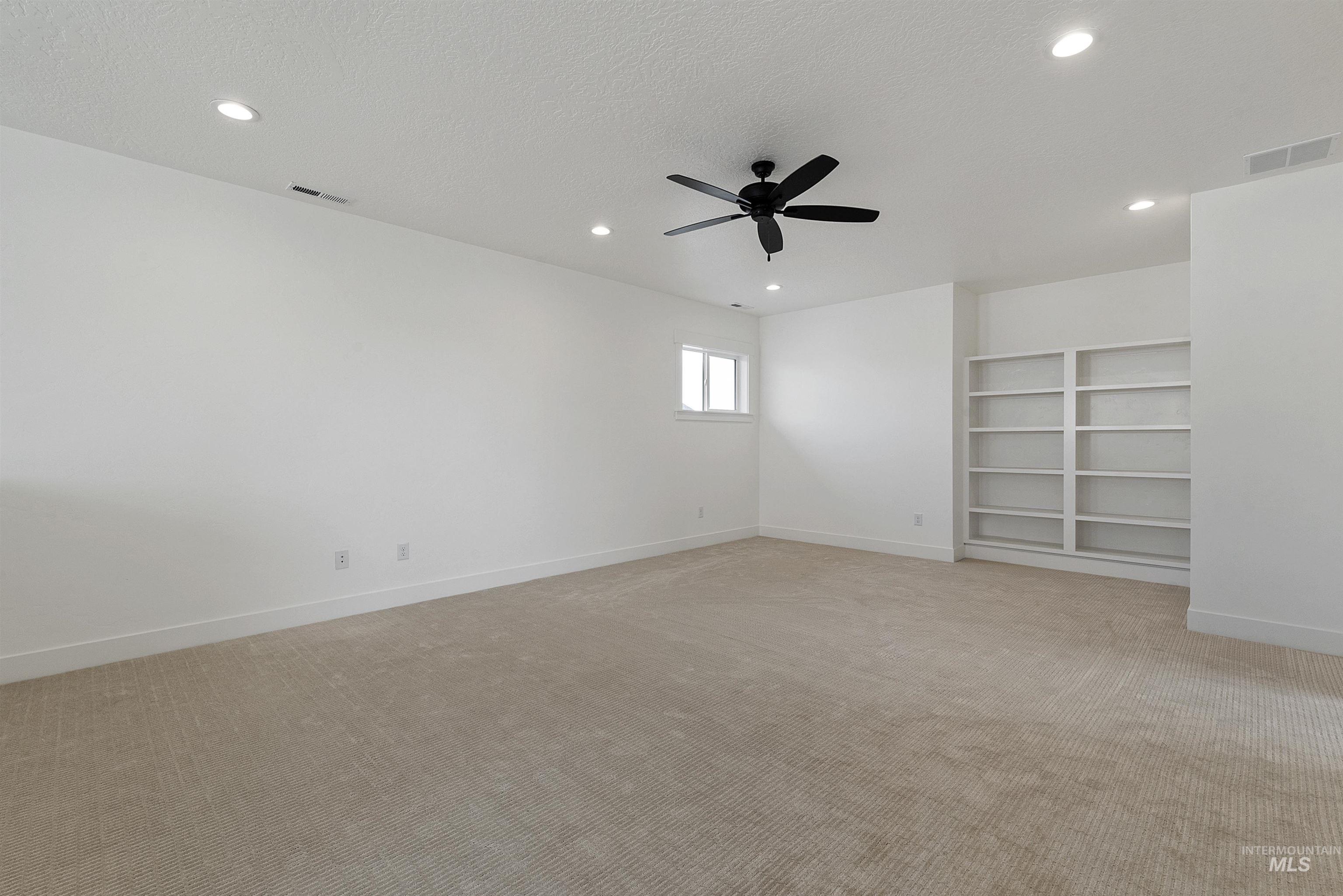 1147 N Gracie Avenue Property Photo 18