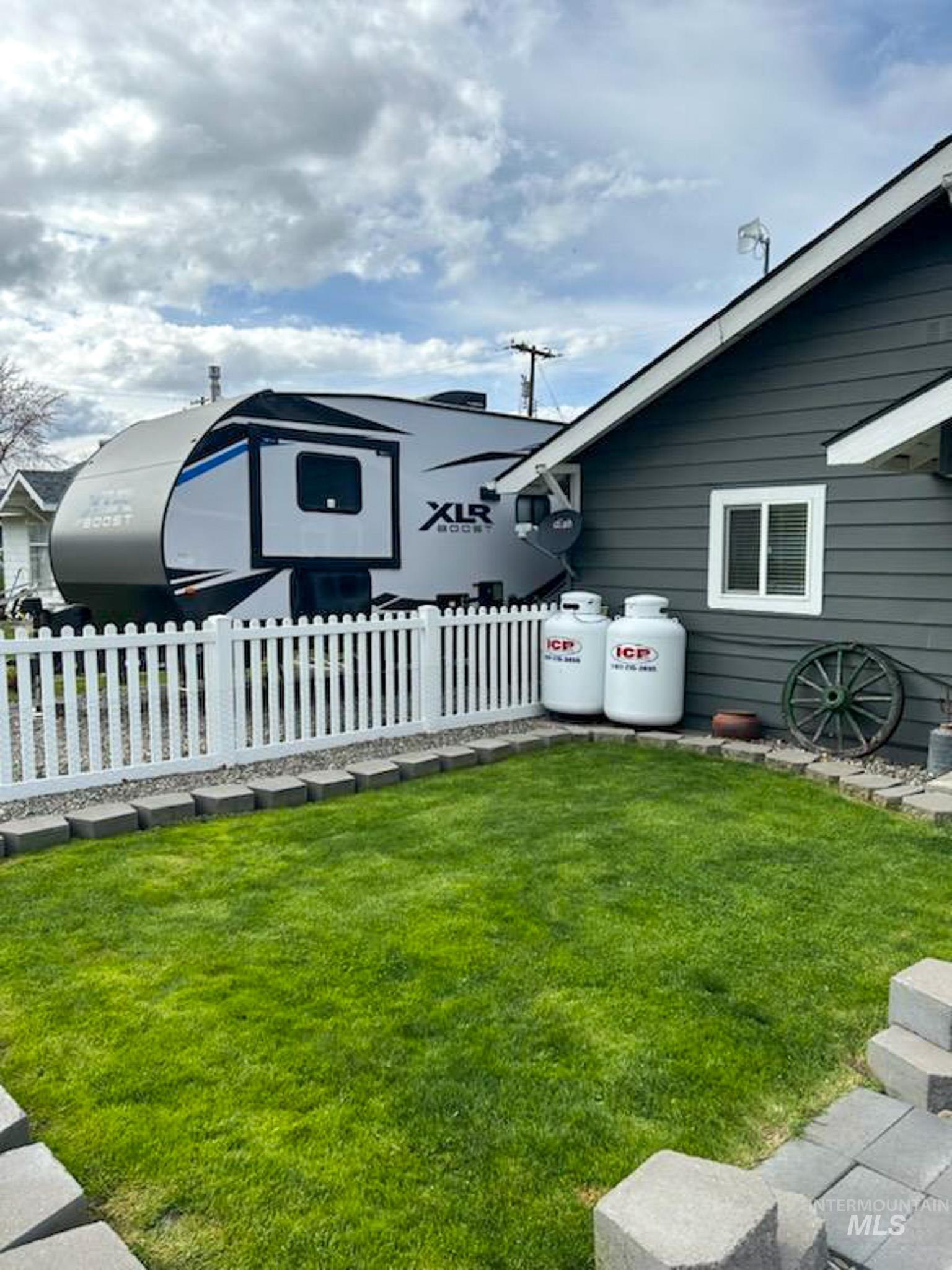 409 W South Street Property Photo 25