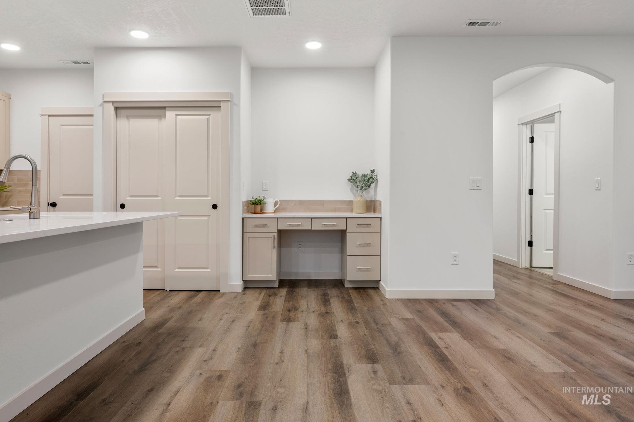 2443 Legacy Court Property Photo 8
