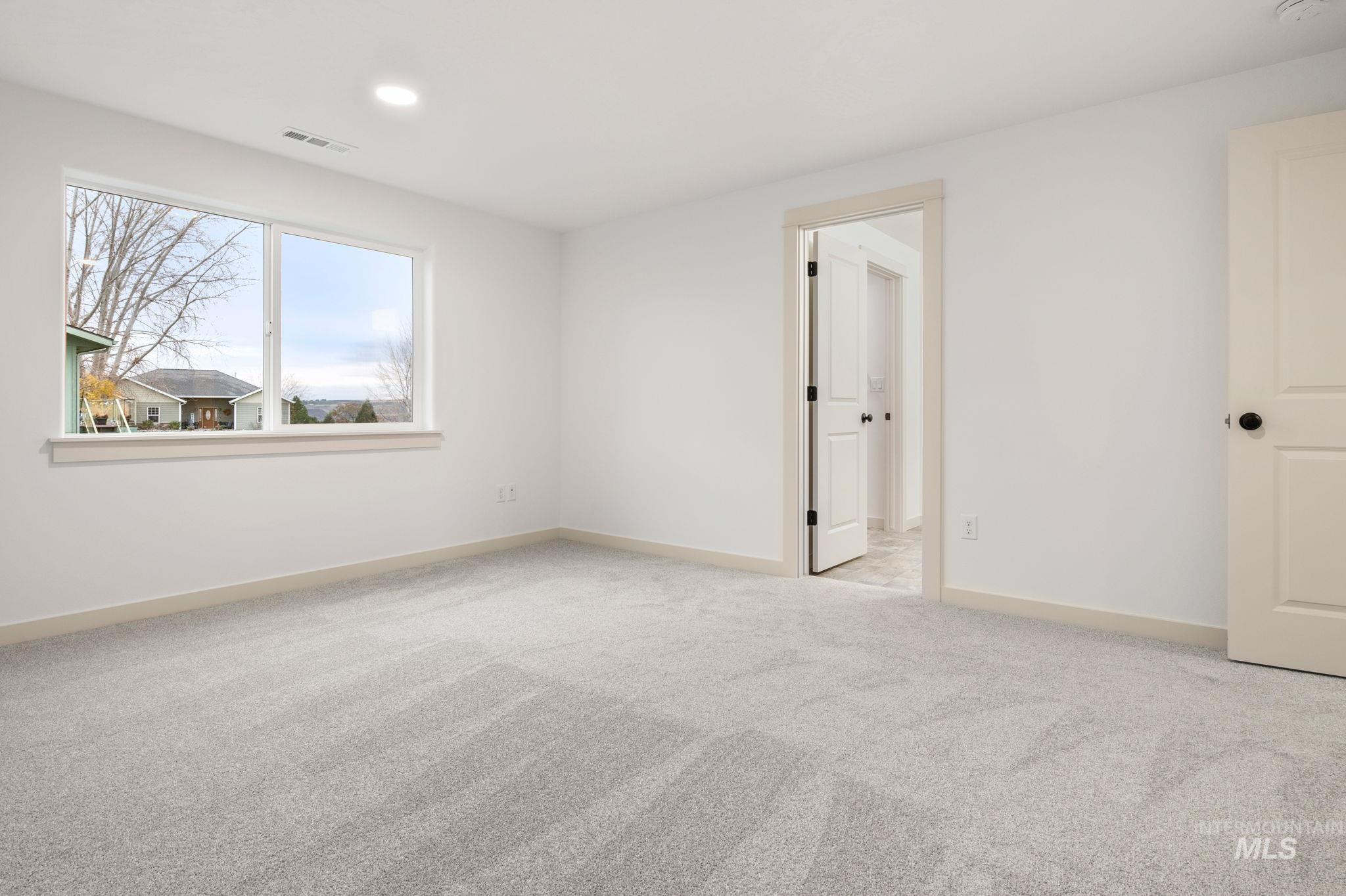 2443 Legacy Court Property Photo 14