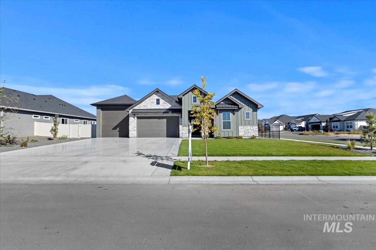 2106 N Peakhurt Ave Property Photo