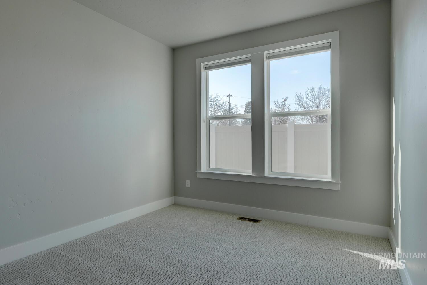 569 W Cedarburg Dr Property Photo 15