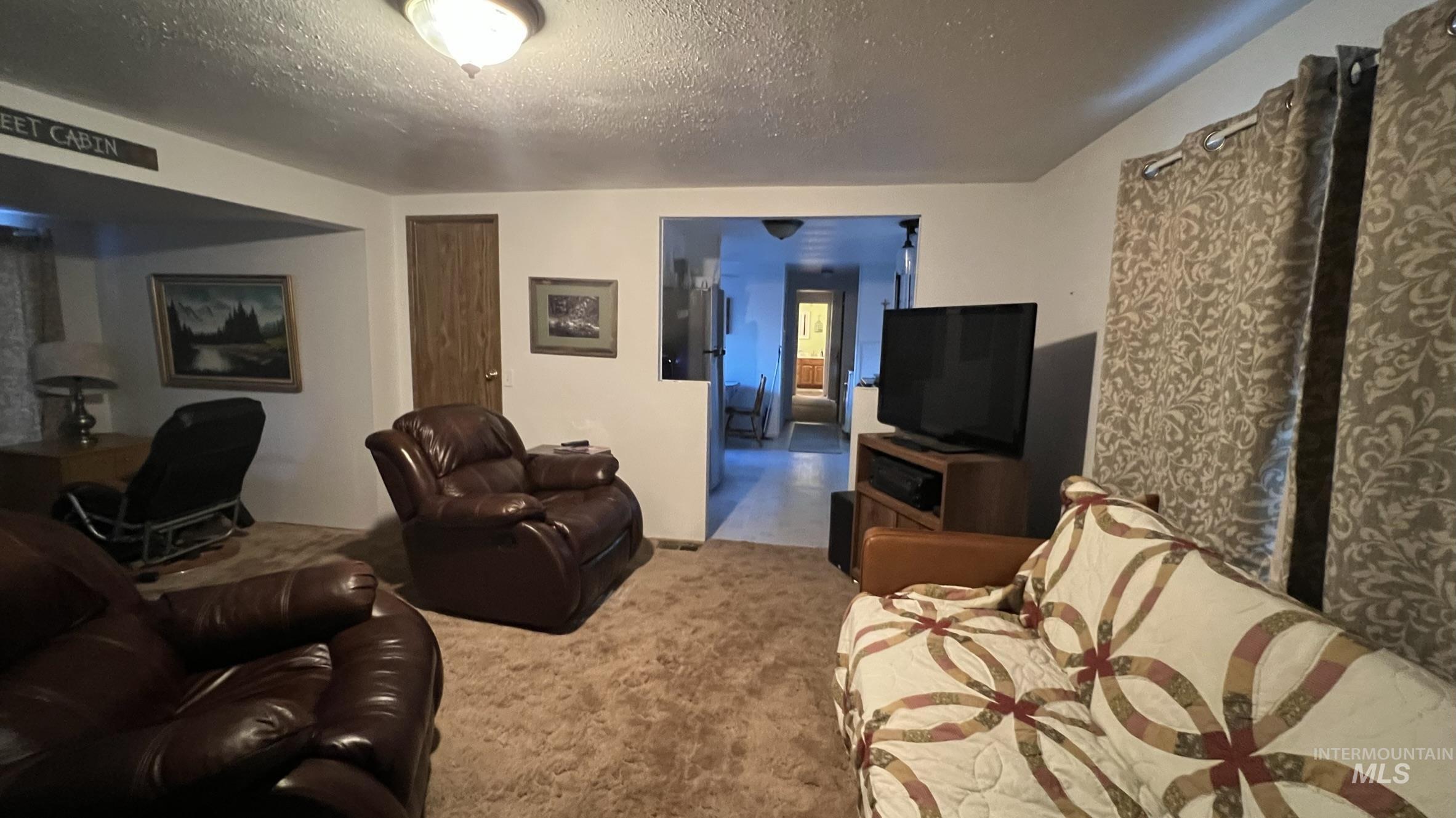 17 Summer Dr. Property Photo 6