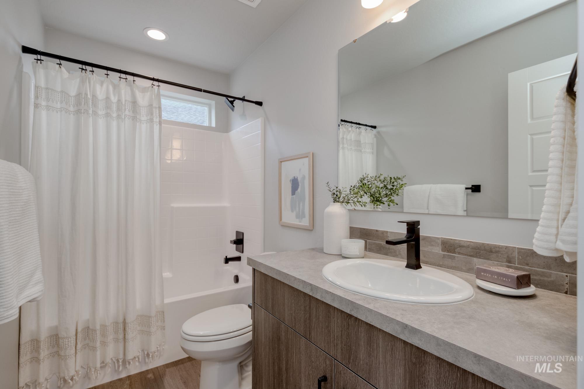 651 N Aleppo Way Property Photo 14