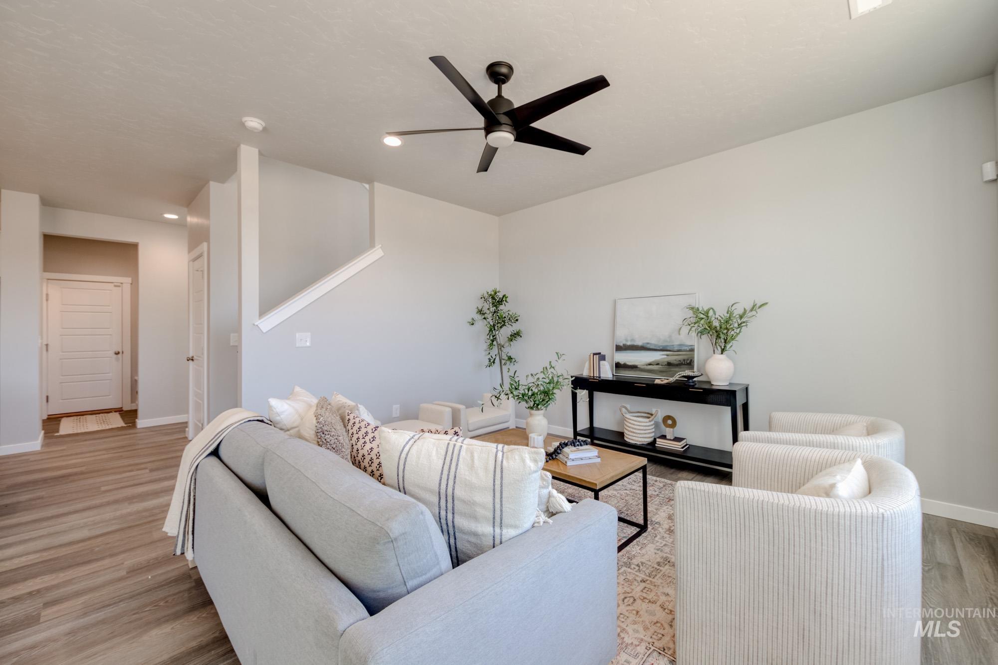 667 N Aleppo Way Property Photo 7