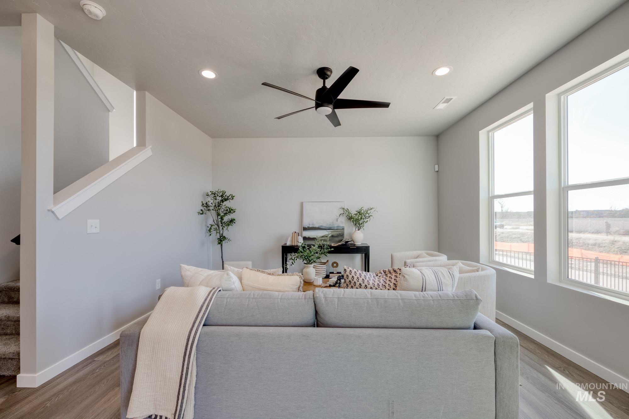 667 N Aleppo Way Property Photo 10