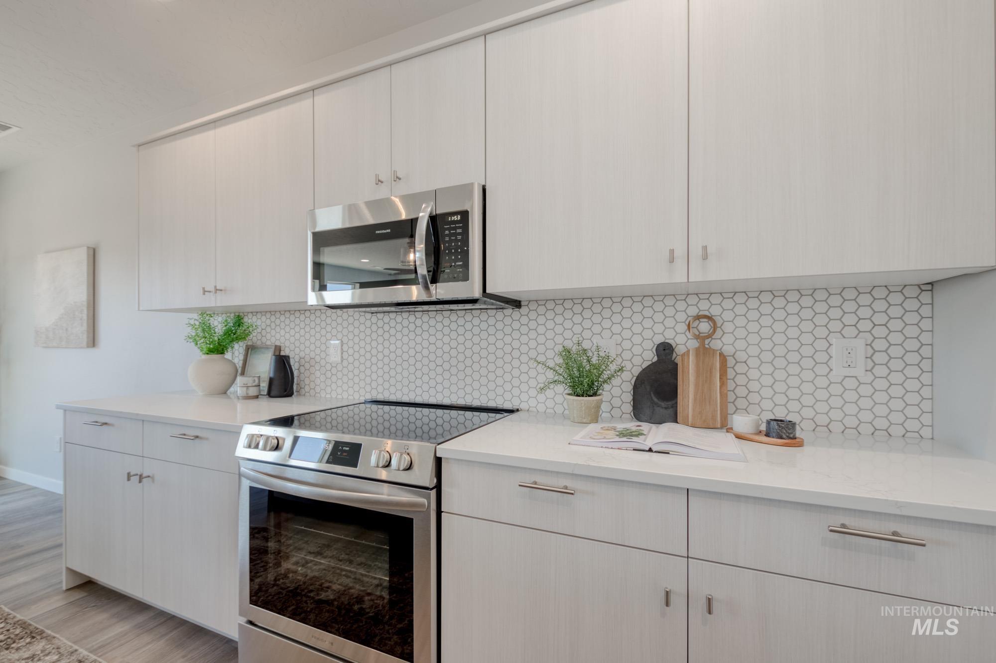 667 N Aleppo Way Property Photo 12