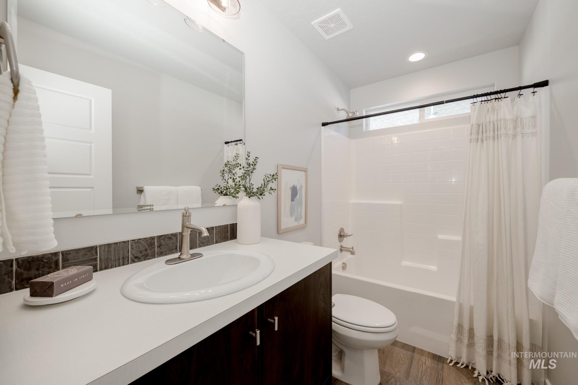 667 N Aleppo Way Property Photo 13