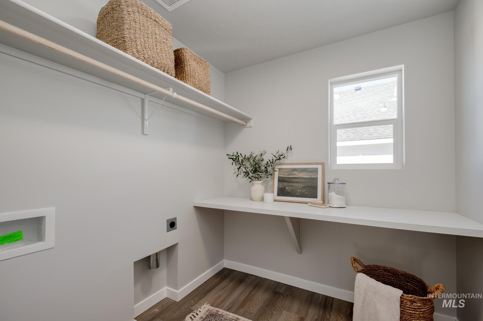 667 N Aleppo Way Property Photo 15
