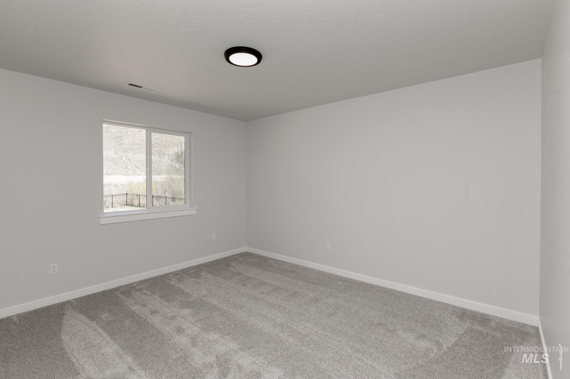 8592 N Ferris Ave Property Photo 23