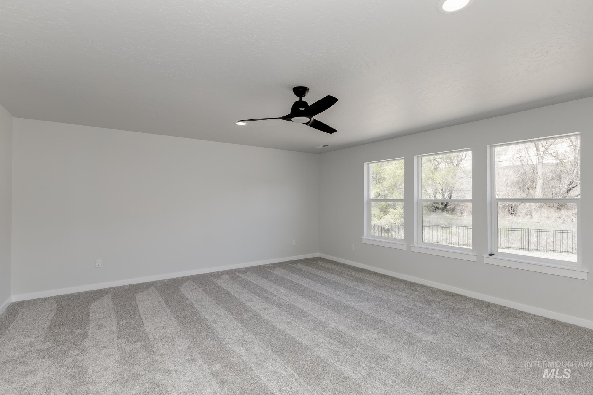 8592 N Ferris Ave Property Photo 27