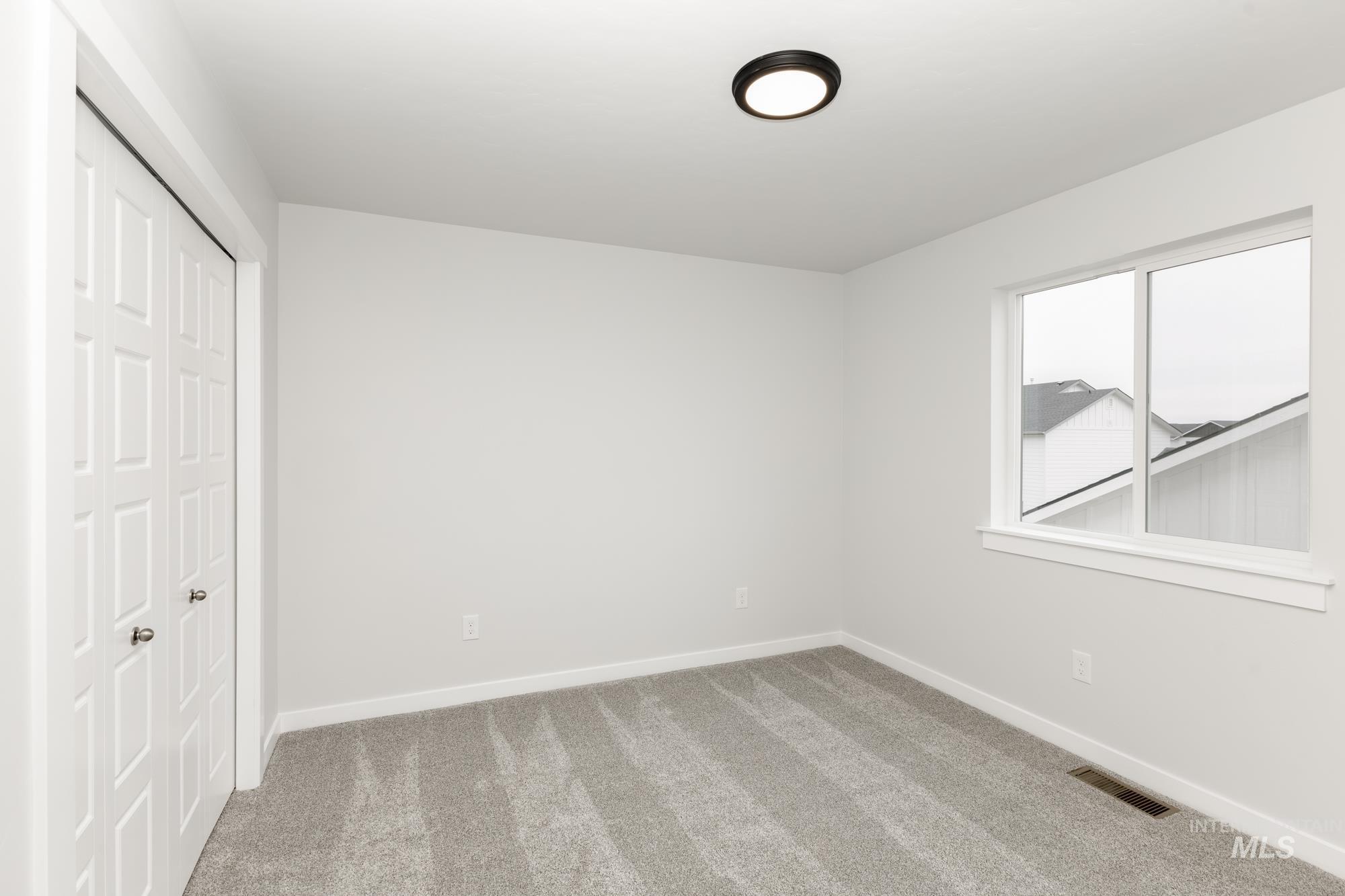 8558 N Ferris Ave Property Photo 17
