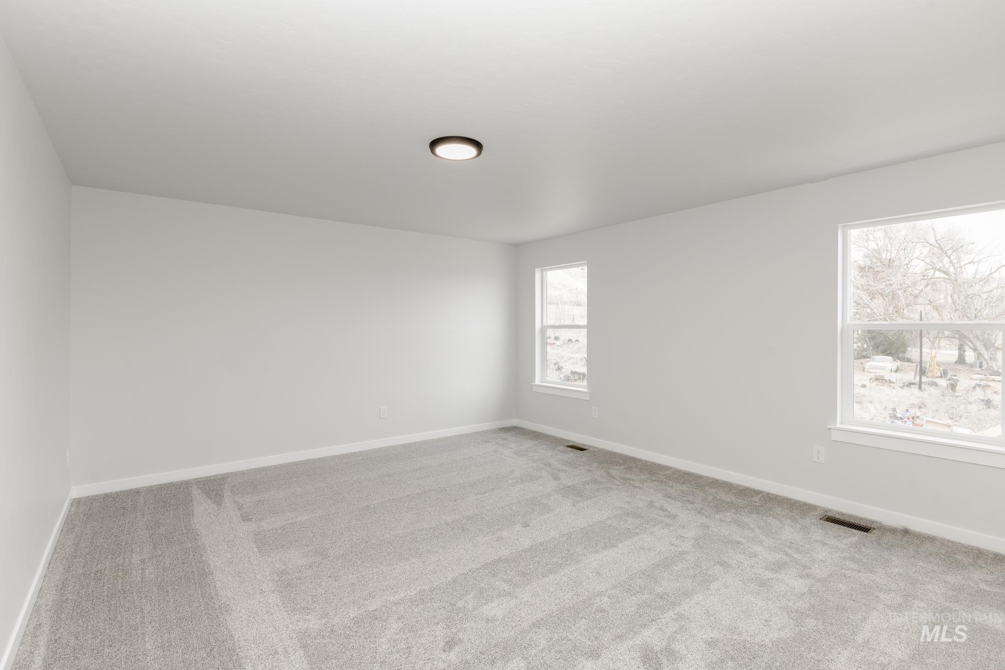 8558 N Ferris Ave Property Photo 22