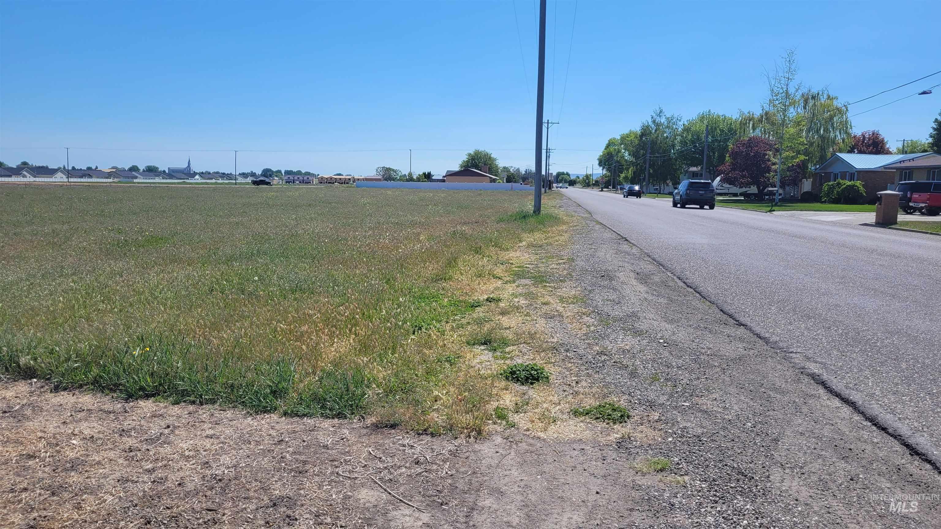 450 E 27th Property Photo 2