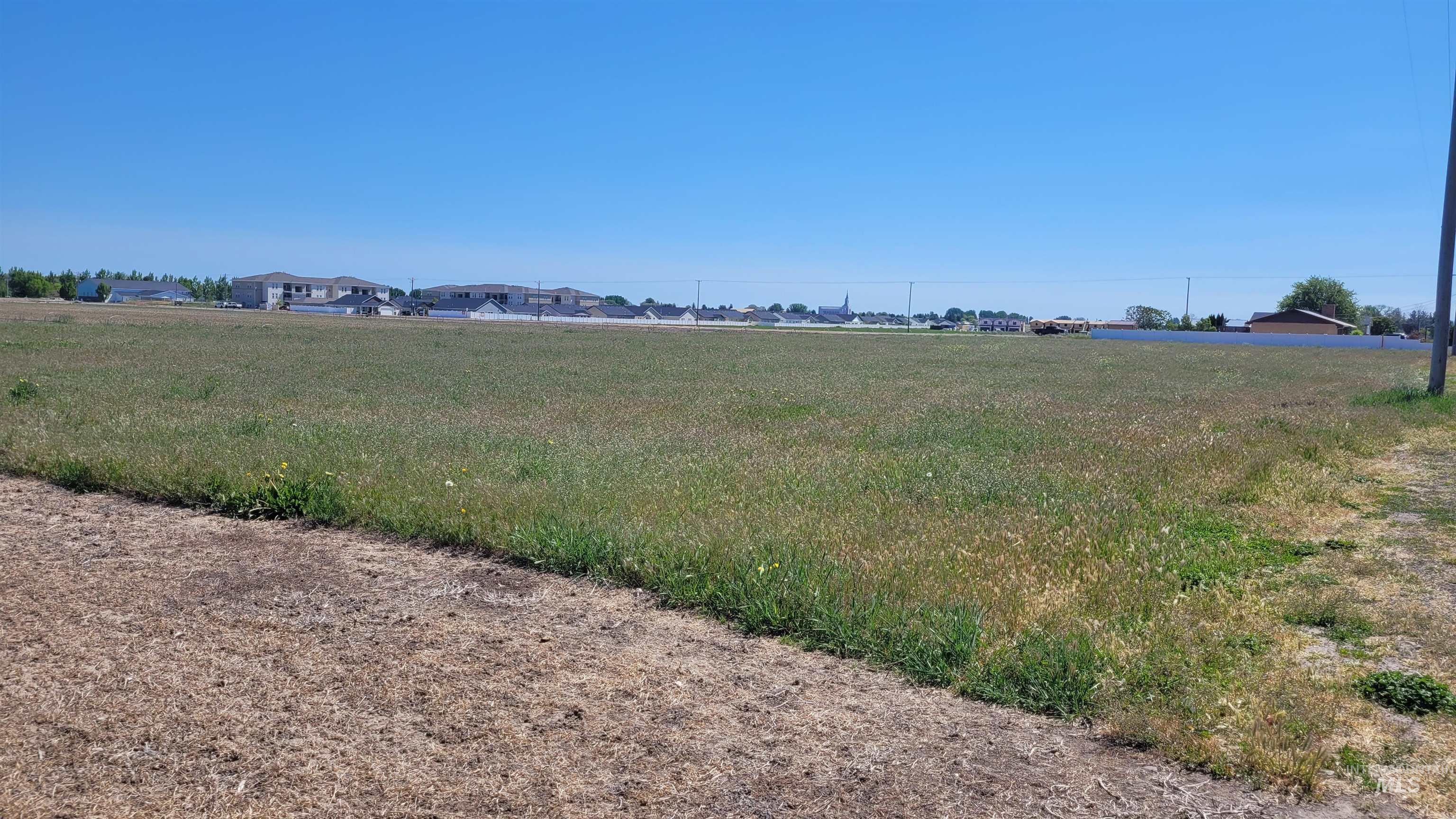 450 E 27th Property Photo 4