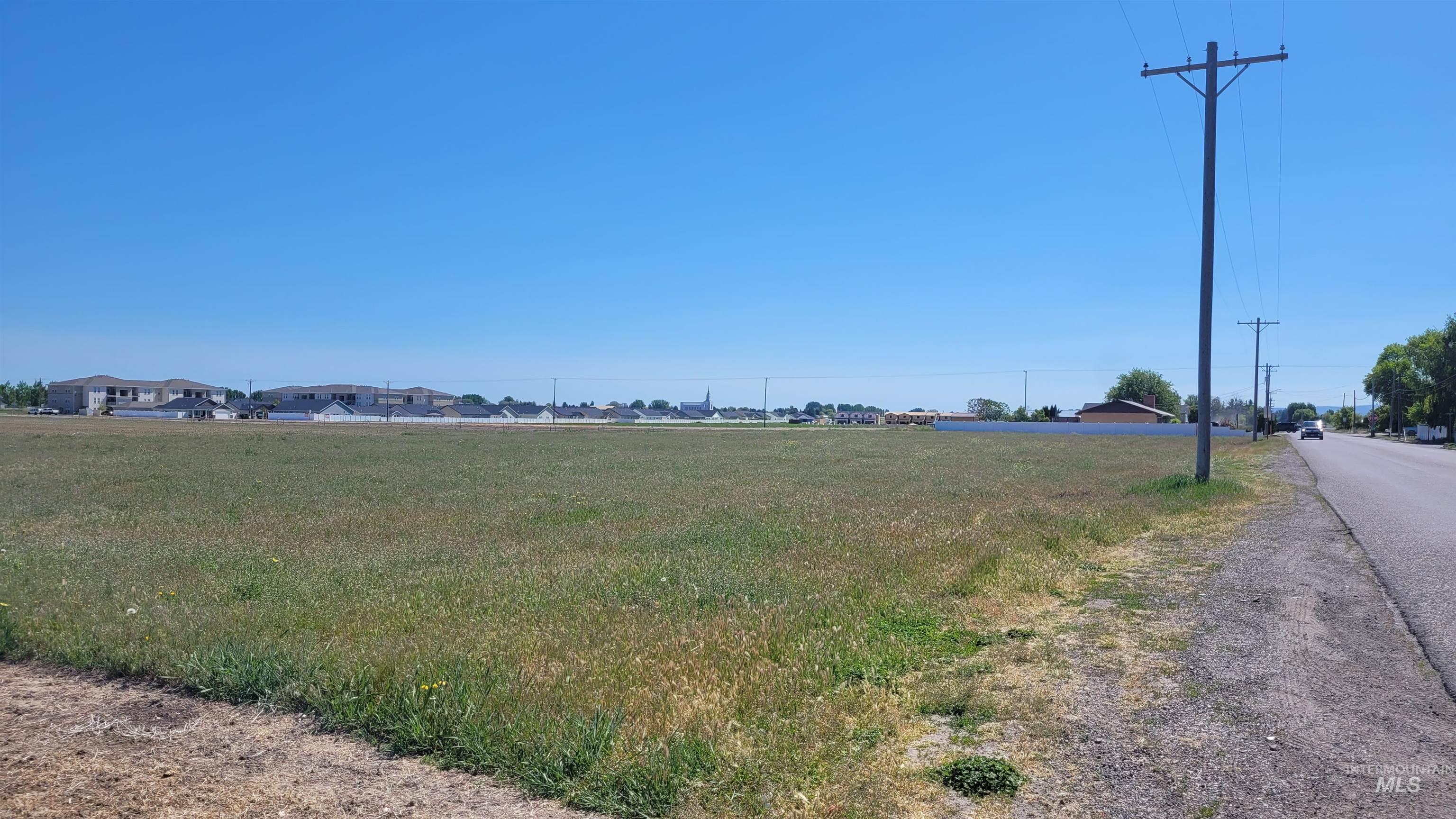 450 E 27th Property Photo 5