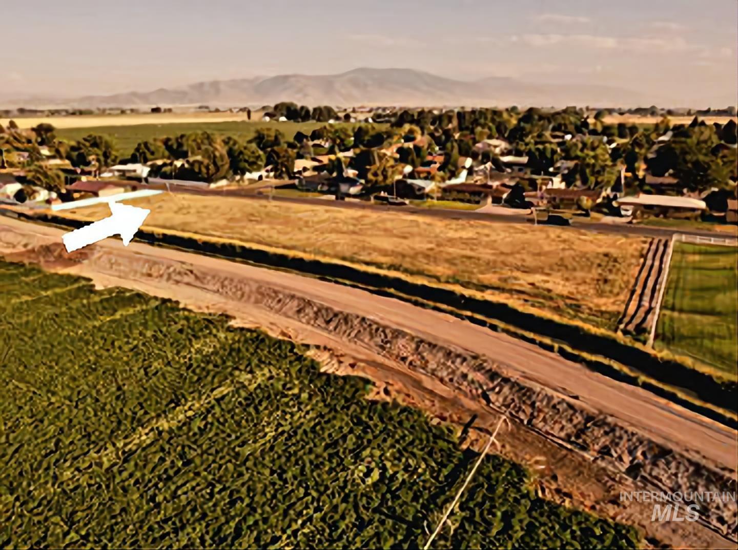 450 E 27th Property Photo 6