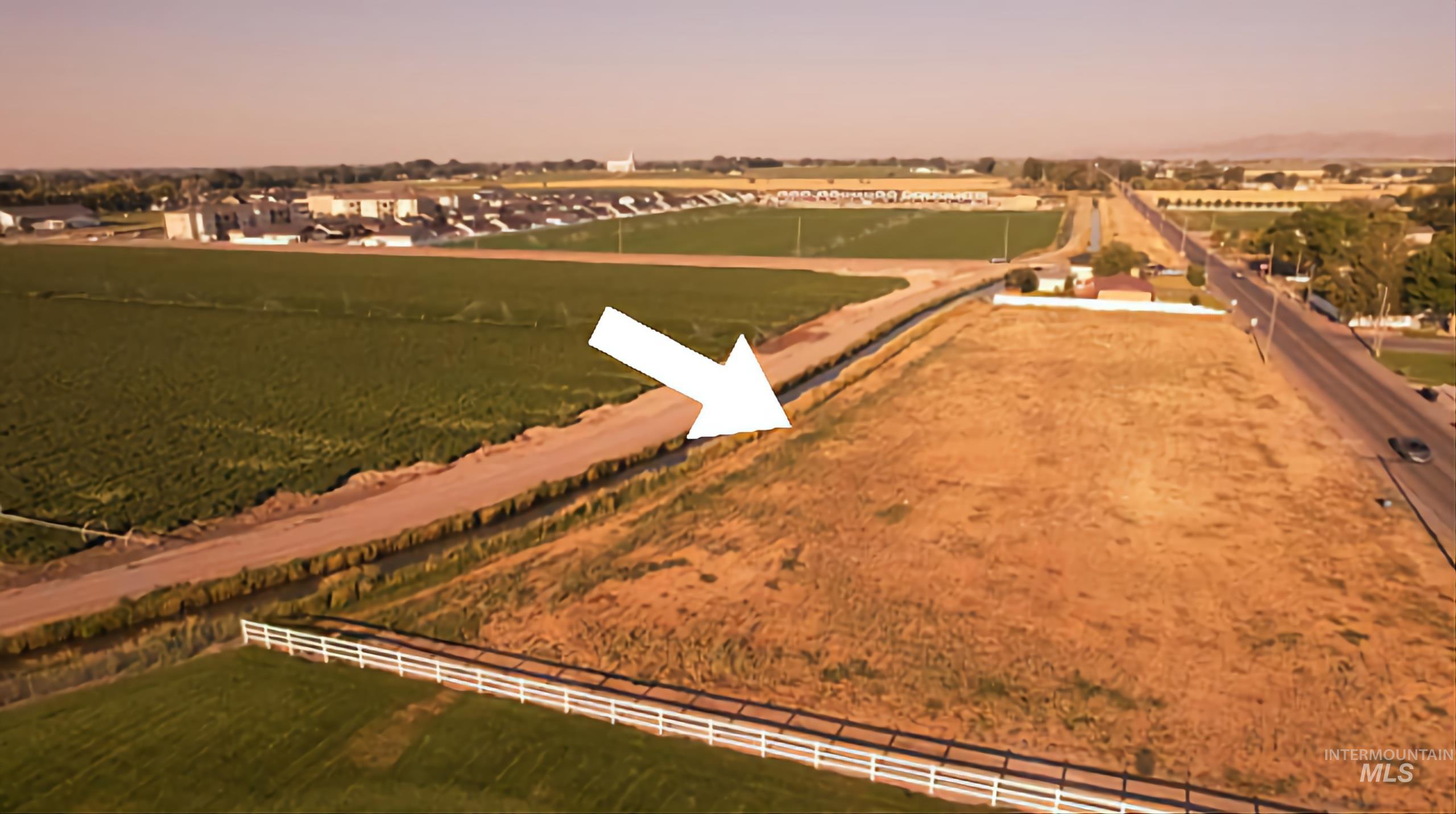 450 E 27th Property Photo 7