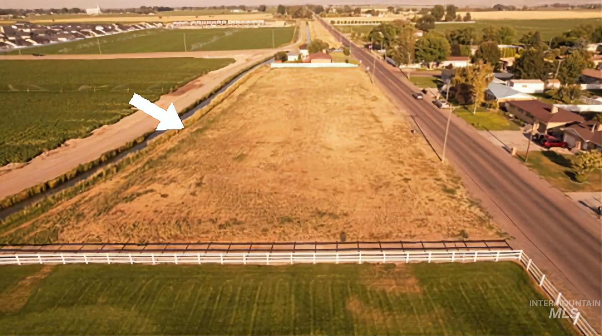 450 E 27th Property Photo 8