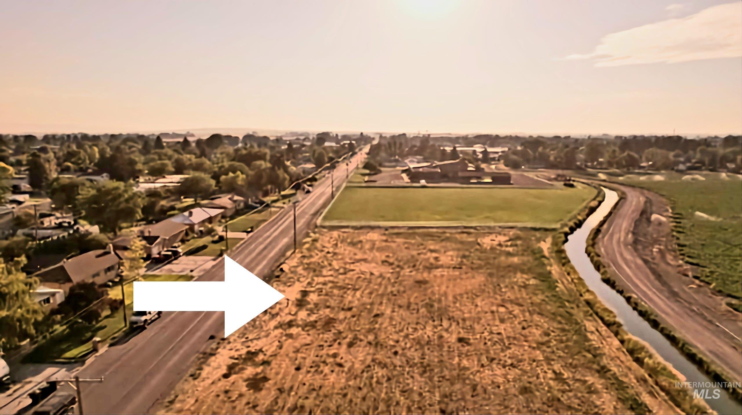 450 E 27th Property Photo 13