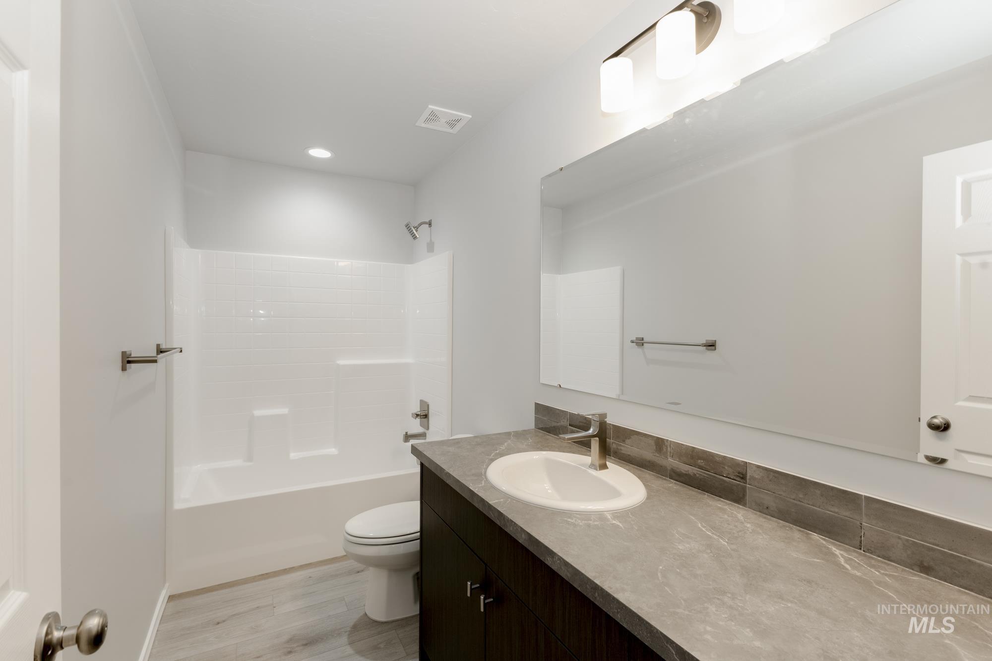 2861 W Caravan St Property Photo 16