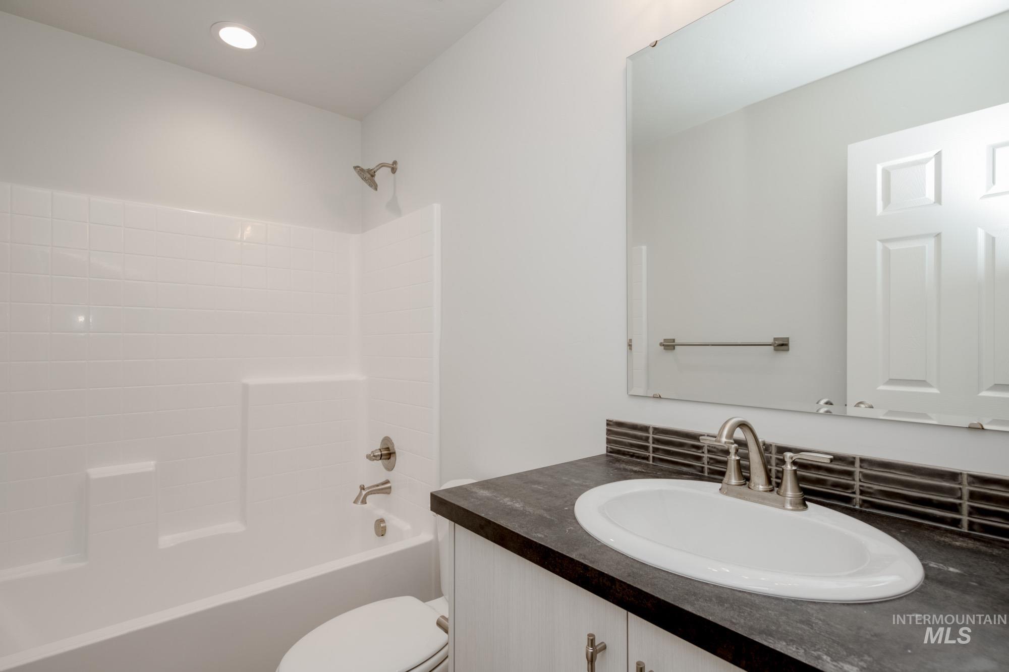 2858 W Caravan St Property Photo 12