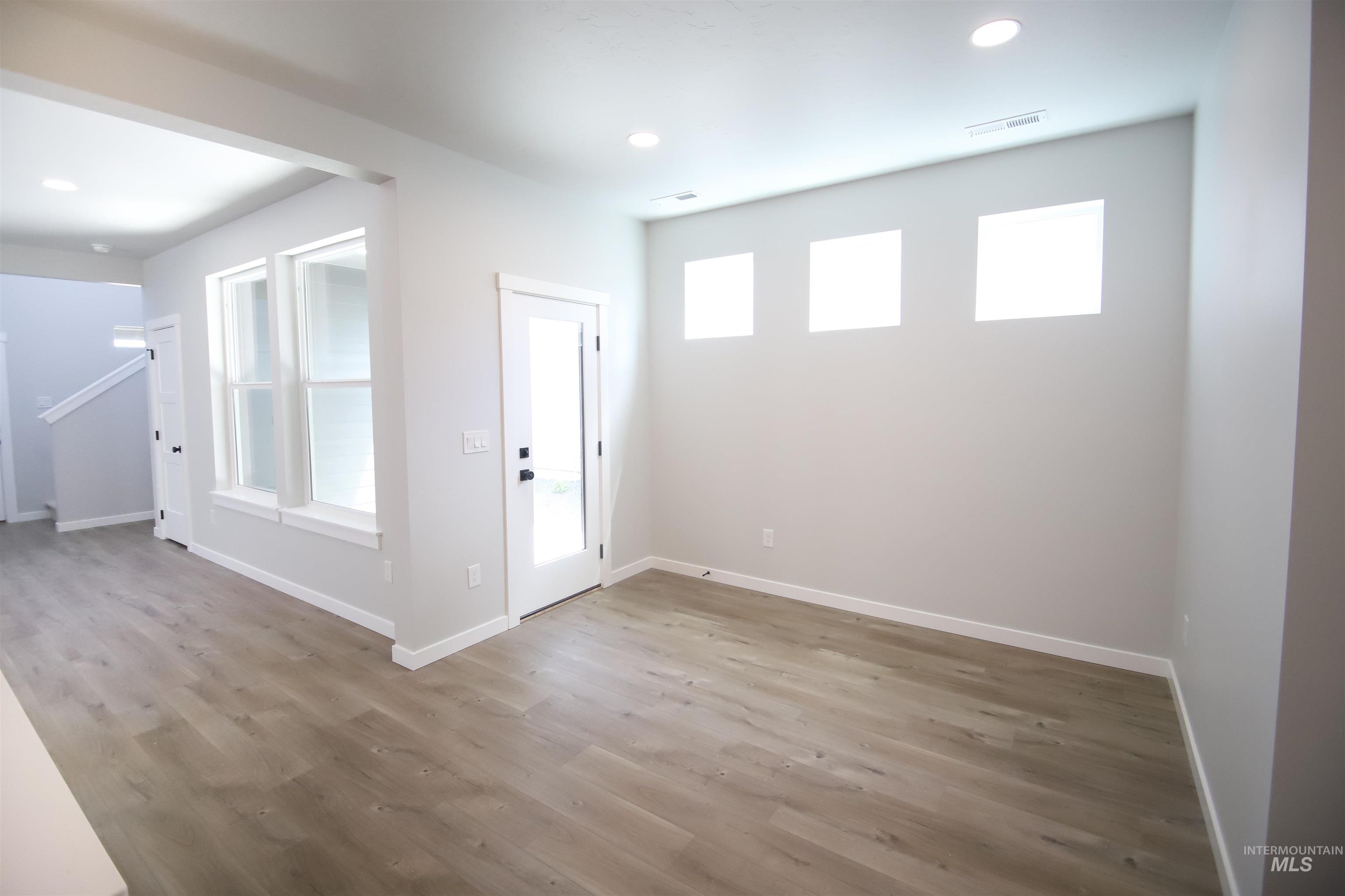 6940 S Cheyenne Ave Property Photo 6