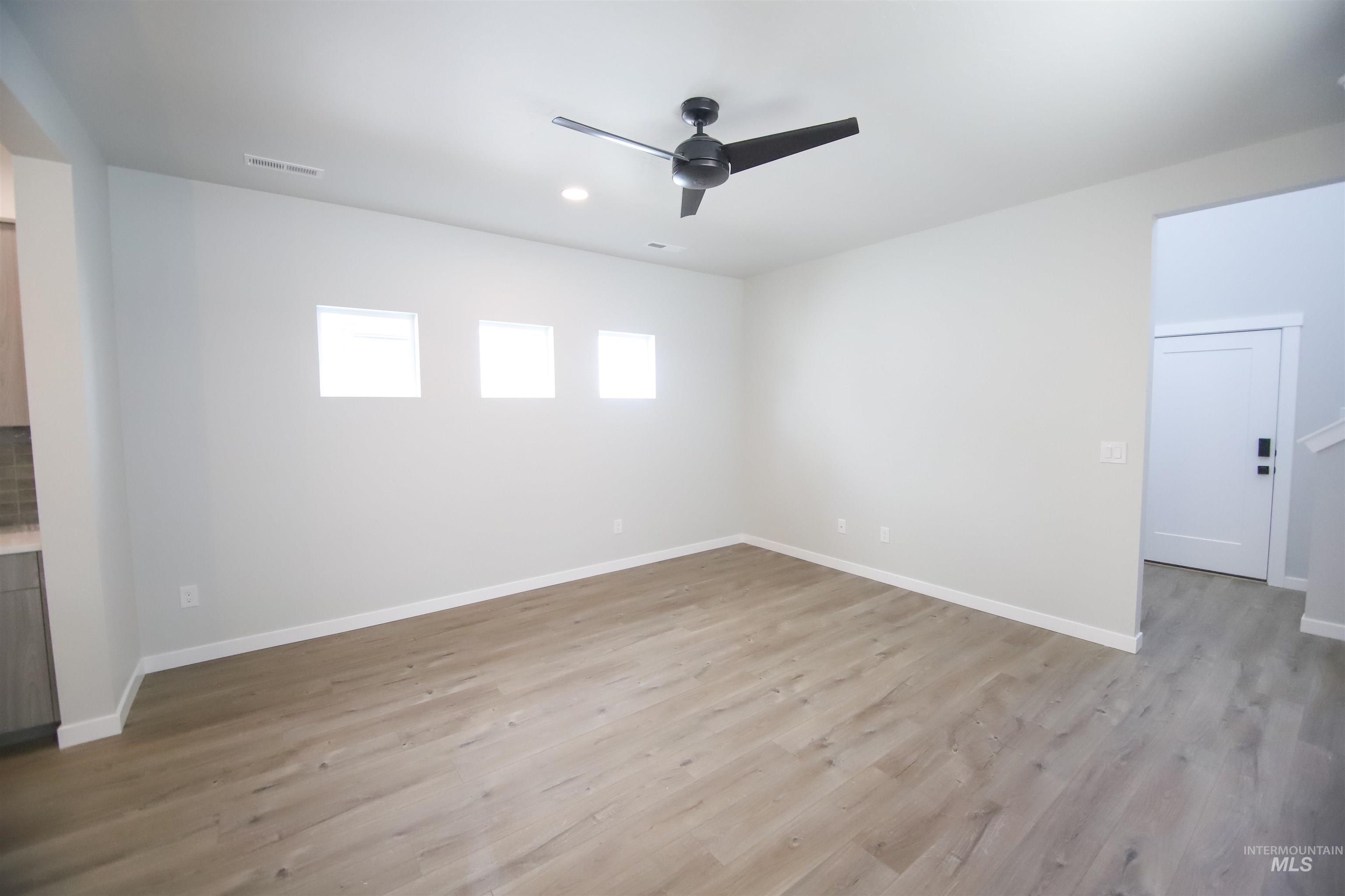 6940 S Cheyenne Ave Property Photo 8