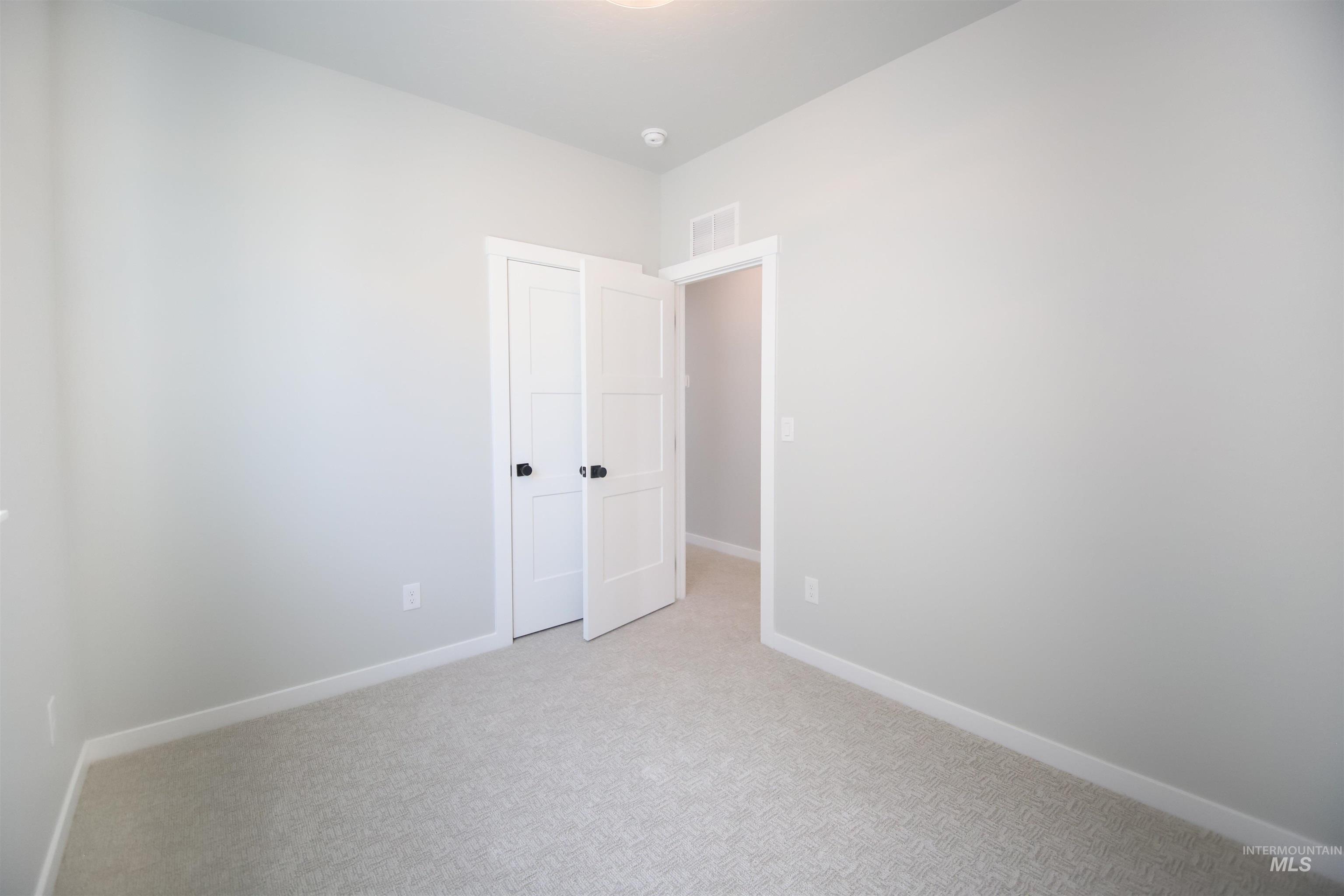 6940 S Cheyenne Ave Property Photo 12