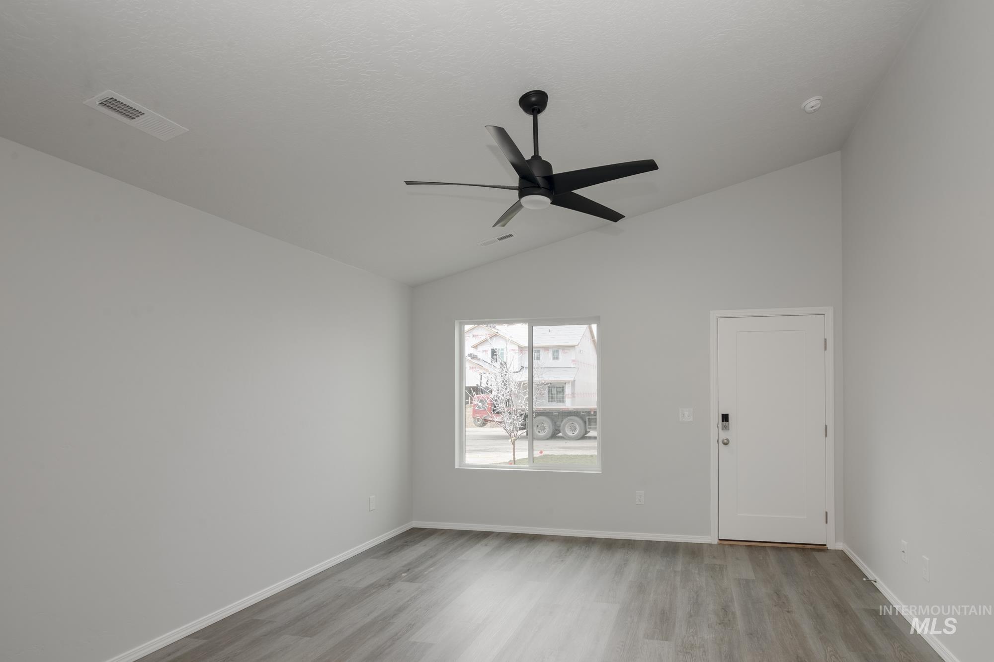 278 N Coltsfoot Ave Property Photo 2