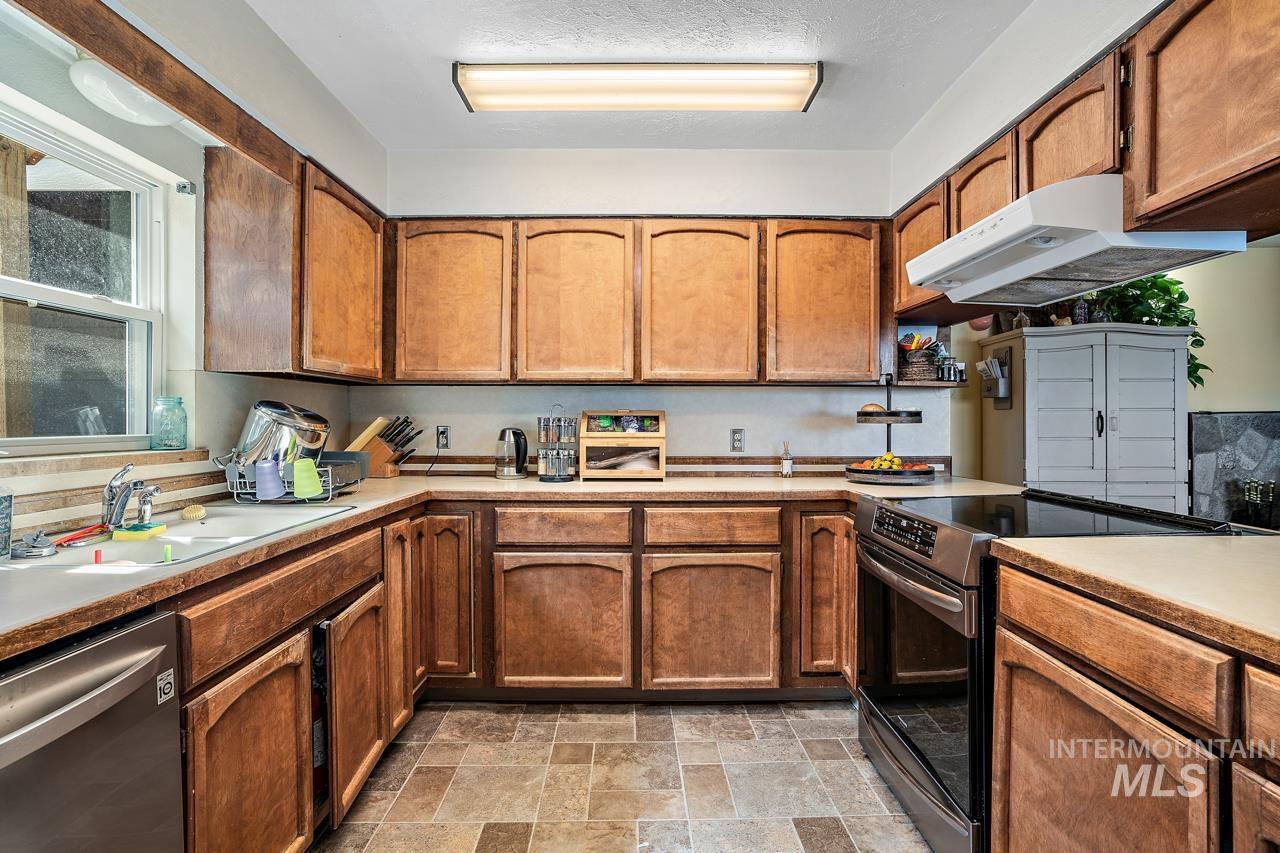 3304 N Middleton Rd. Property Photo 16