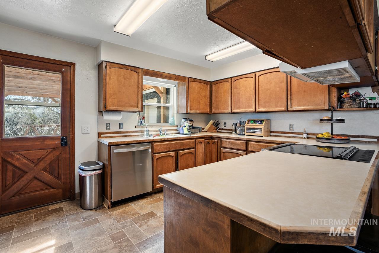 3304 N Middleton Rd. Property Photo 17