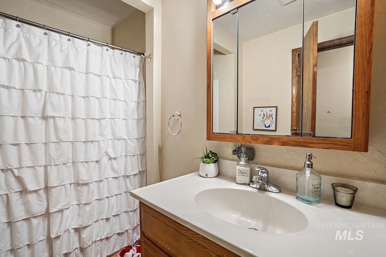 3304 N Middleton Rd. Property Photo 25