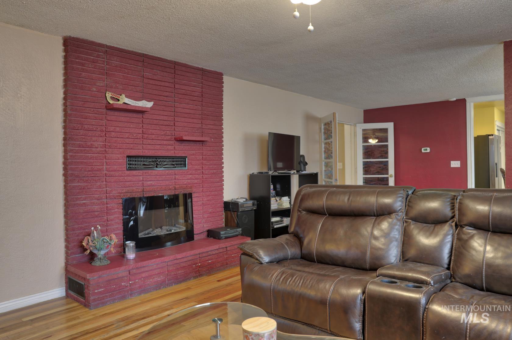 1020 W Orchard Property Photo 3