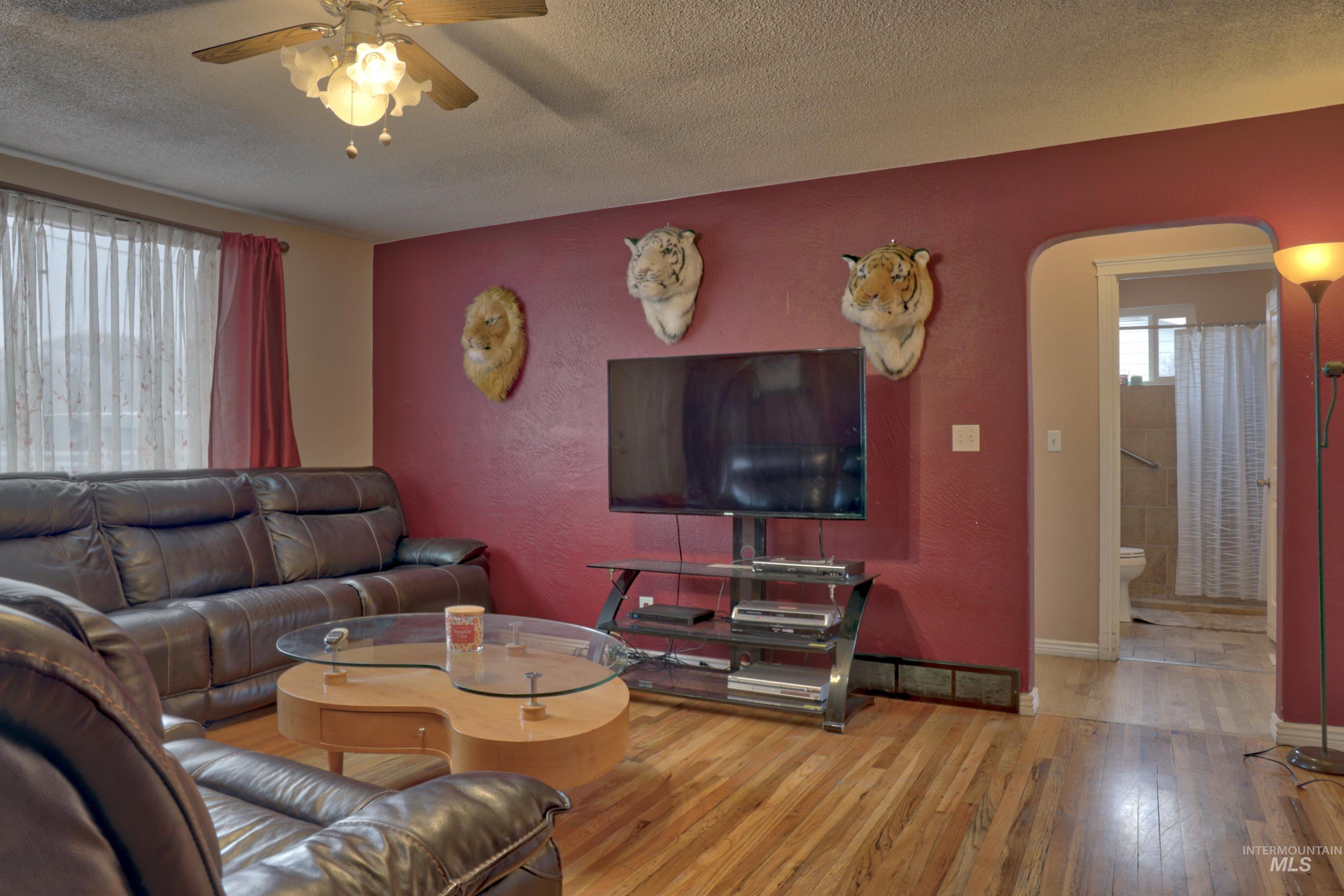 1020 W Orchard Property Photo 4