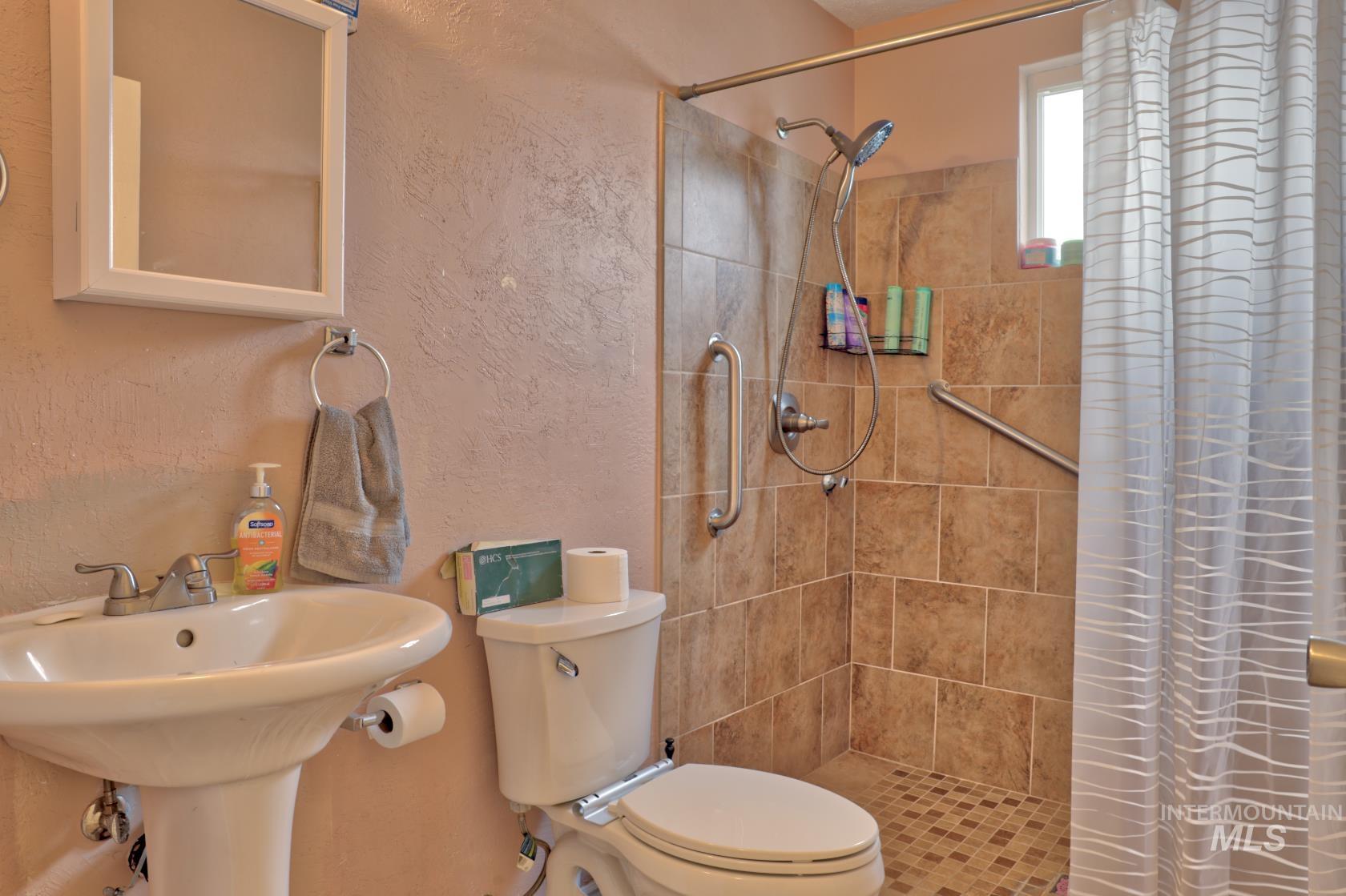 1020 W Orchard Property Photo 8