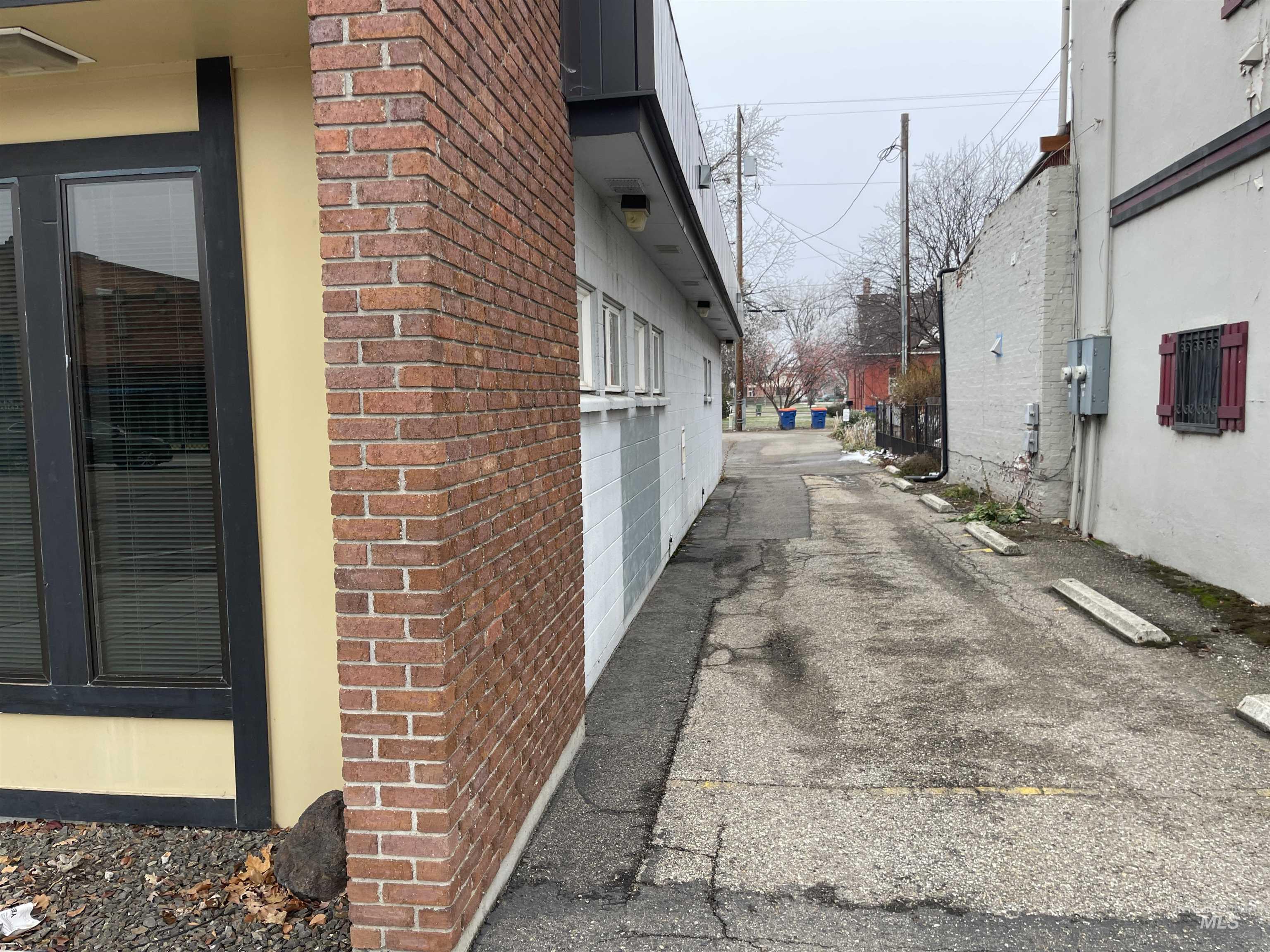 31 S Main St Property Photo 2