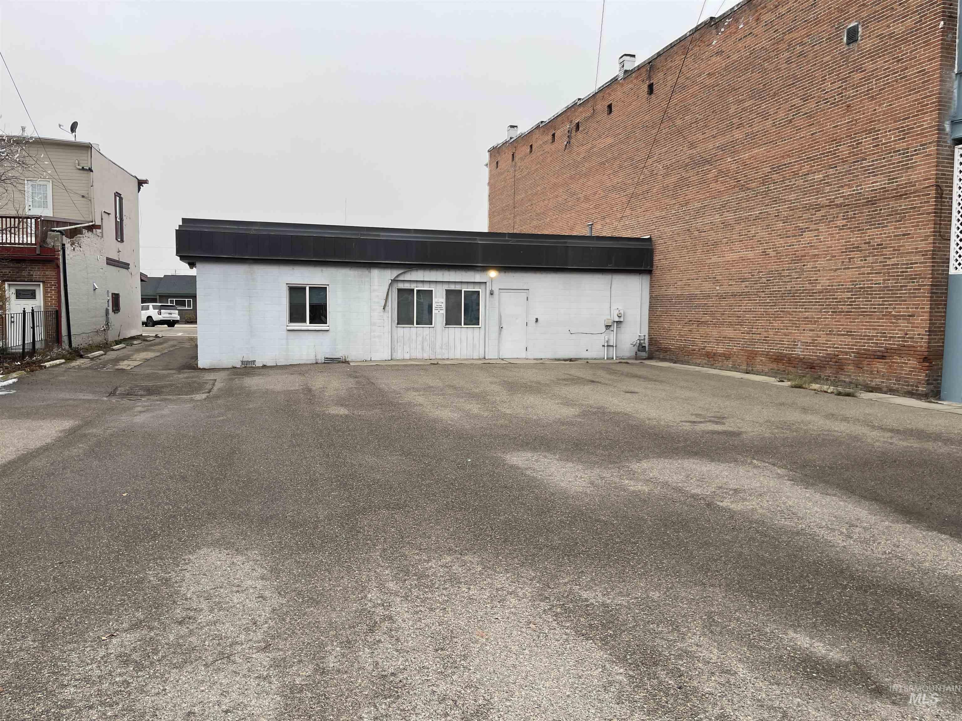 31 S Main St Property Photo 3