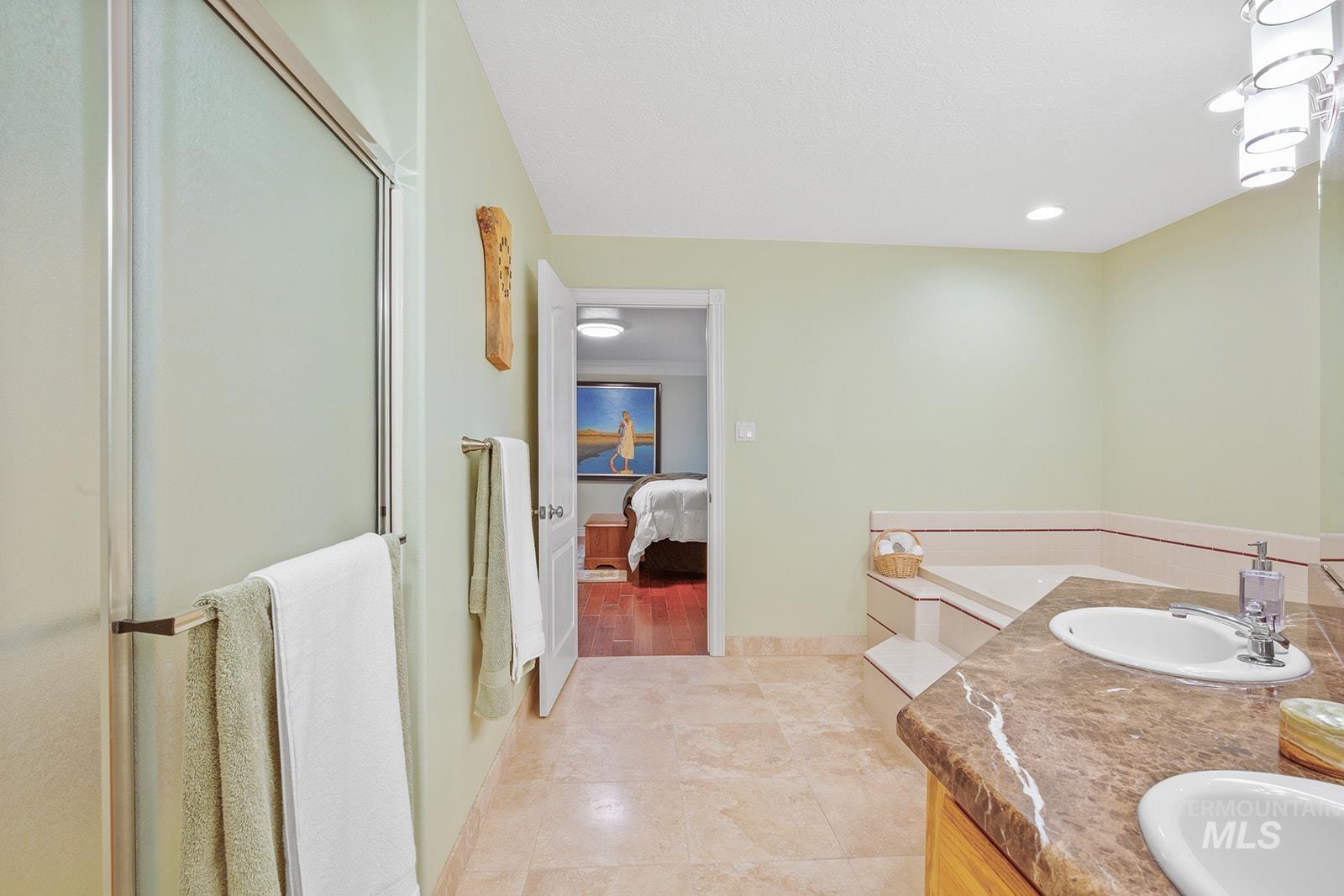 641 Buckingham Dr. Property Photo 20