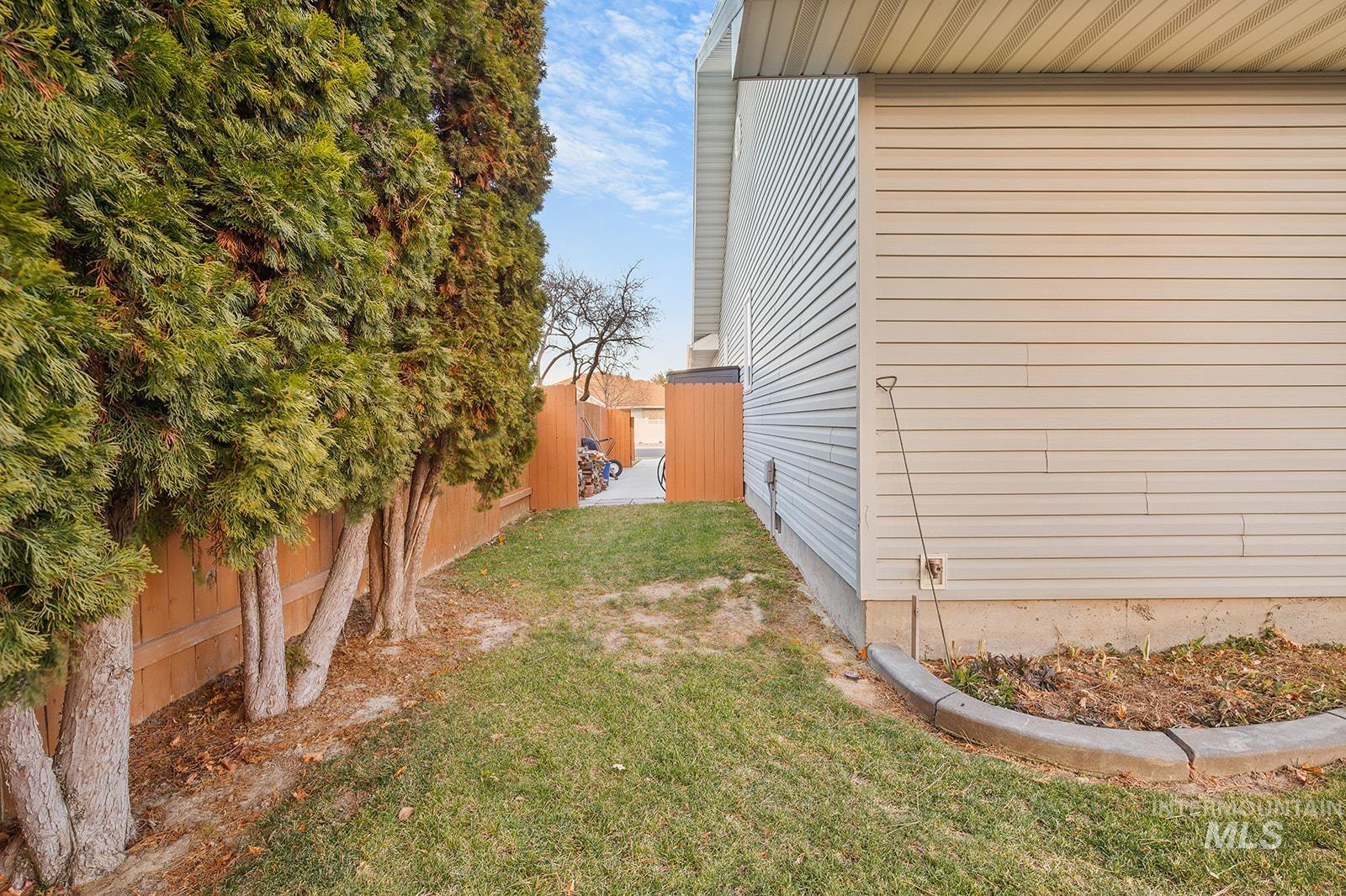 641 Buckingham Dr. Property Photo 30