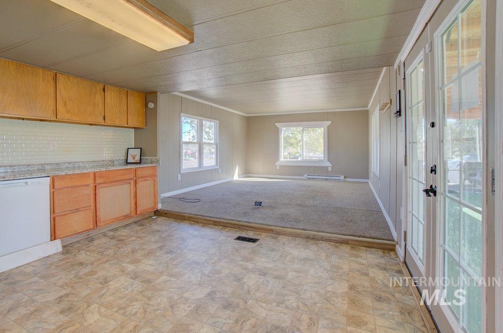 546 S 100 E Property Photo 9