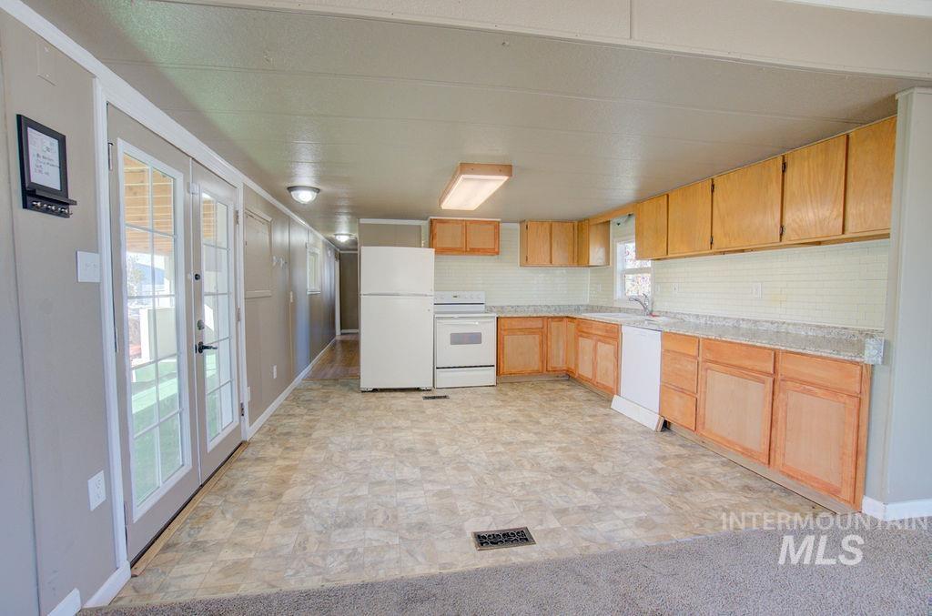 546 S 100 E Property Photo 11