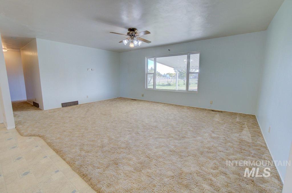 546 S 100 E Property Photo 25