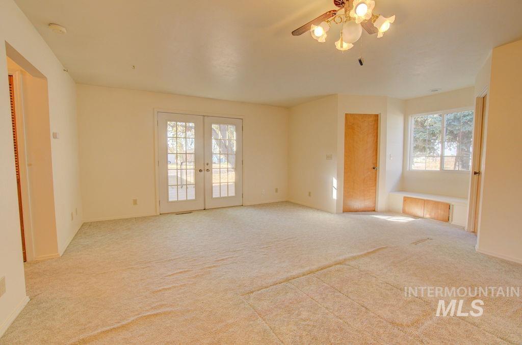 546 S 100 E Property Photo 28