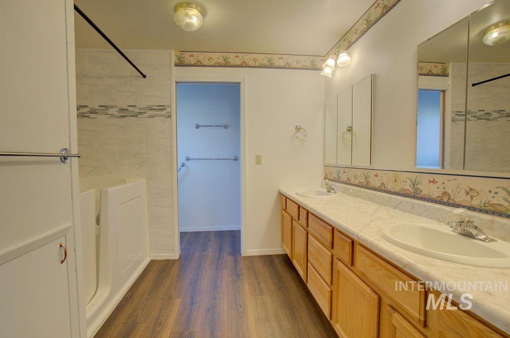 546 S 100 E Property Photo 30