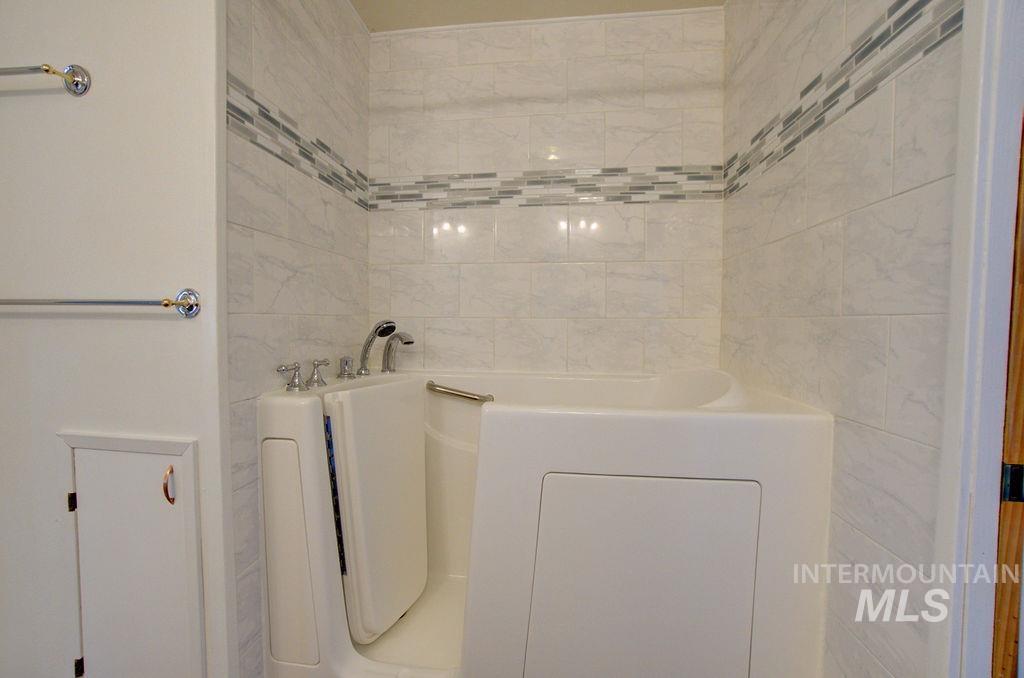 546 S 100 E Property Photo 31