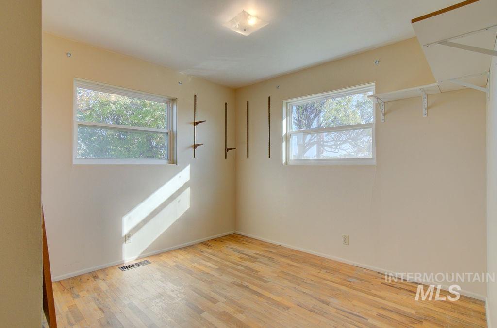 546 S 100 E Property Photo 33