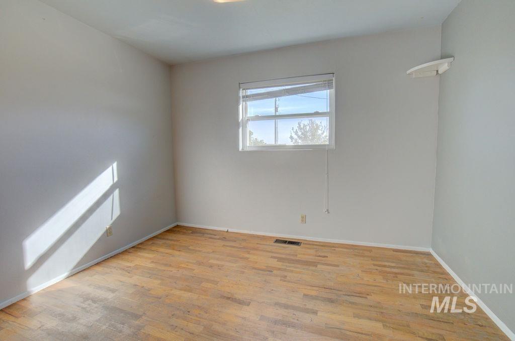 546 S 100 E Property Photo 34